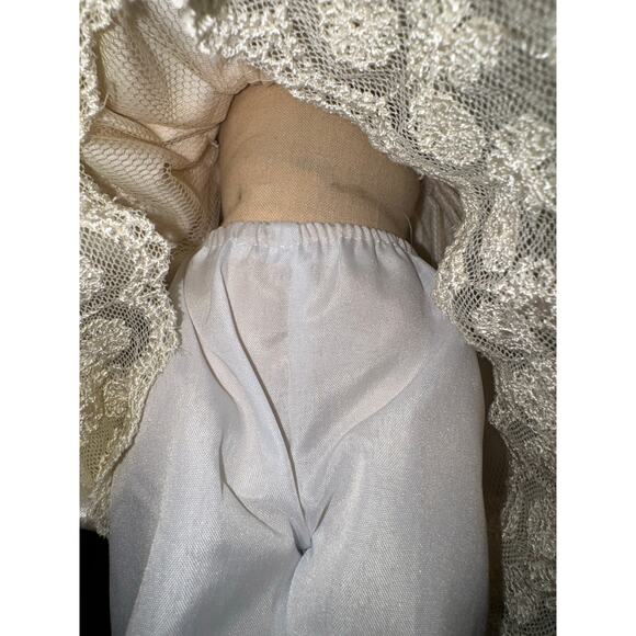 Victoria Rosewood “Teddy & Me” Porcelain Doll – Vintage 90s Collector’s Edition - Picture 7 of 9